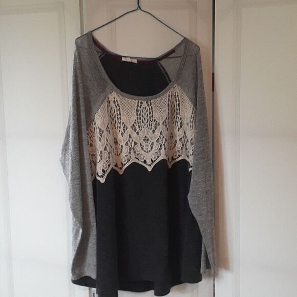 Maurice's size 3XL top with lace trim. - Picture 1 of 5